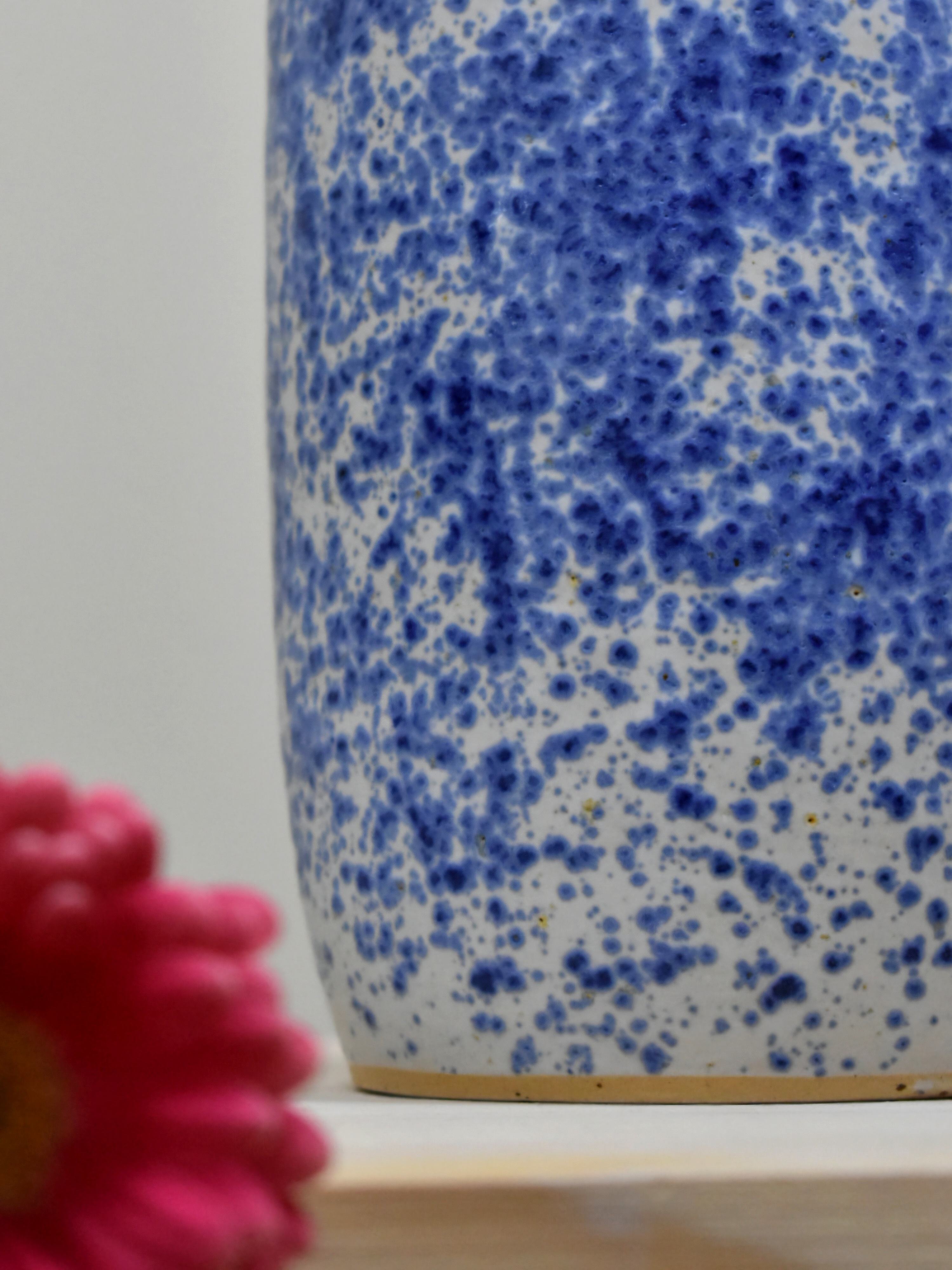 White and Blue splatter vase - Image 3