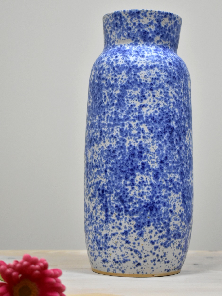 White and Blue splatter vase - Image 4