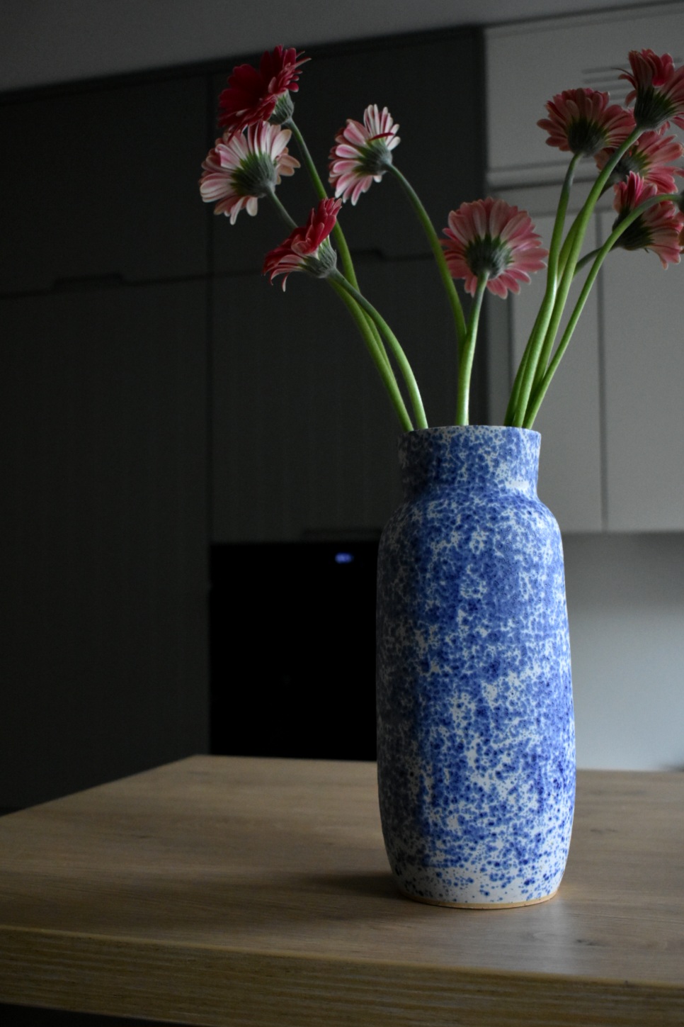 White and Blue splatter vase - Image 9