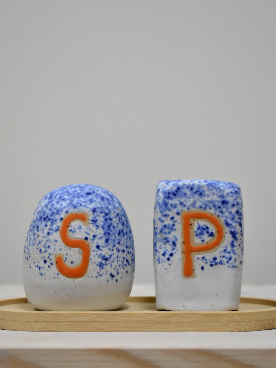 Salt and Pepper Shakers set - Image 3
