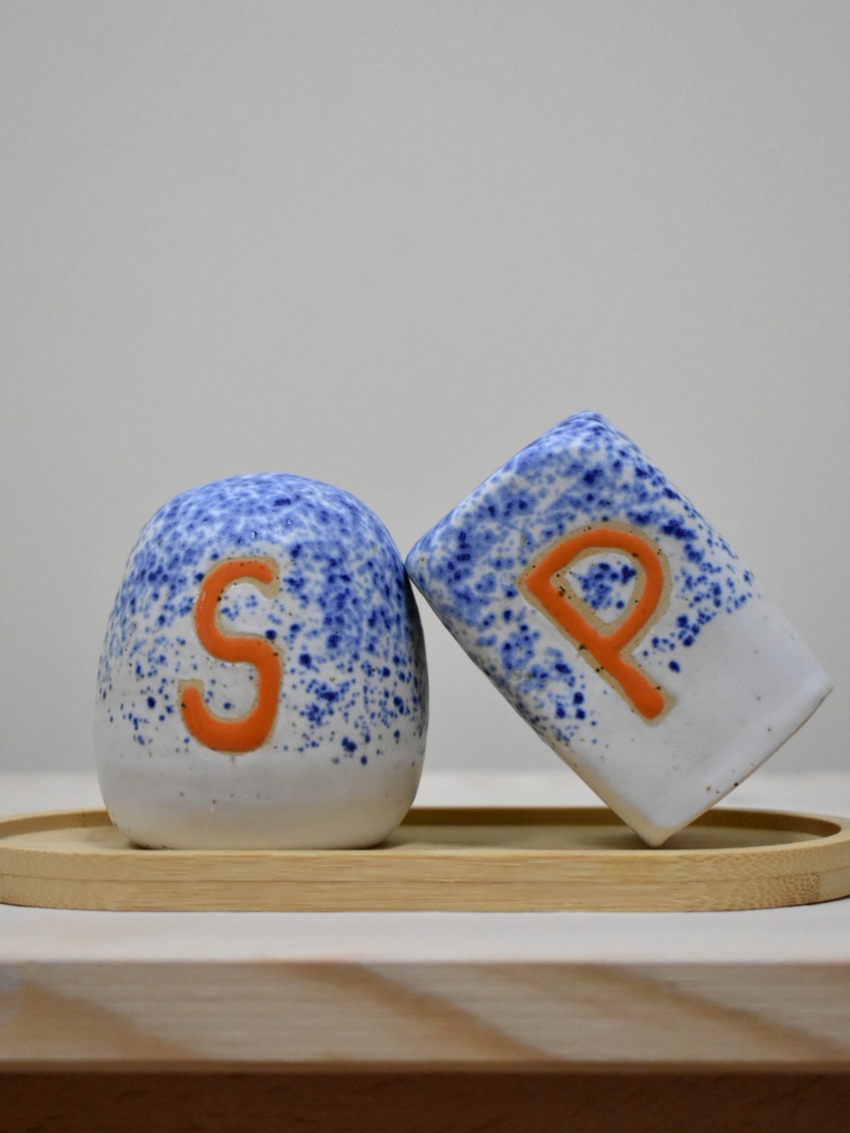 Salt and Pepper Shakers set - Image 1