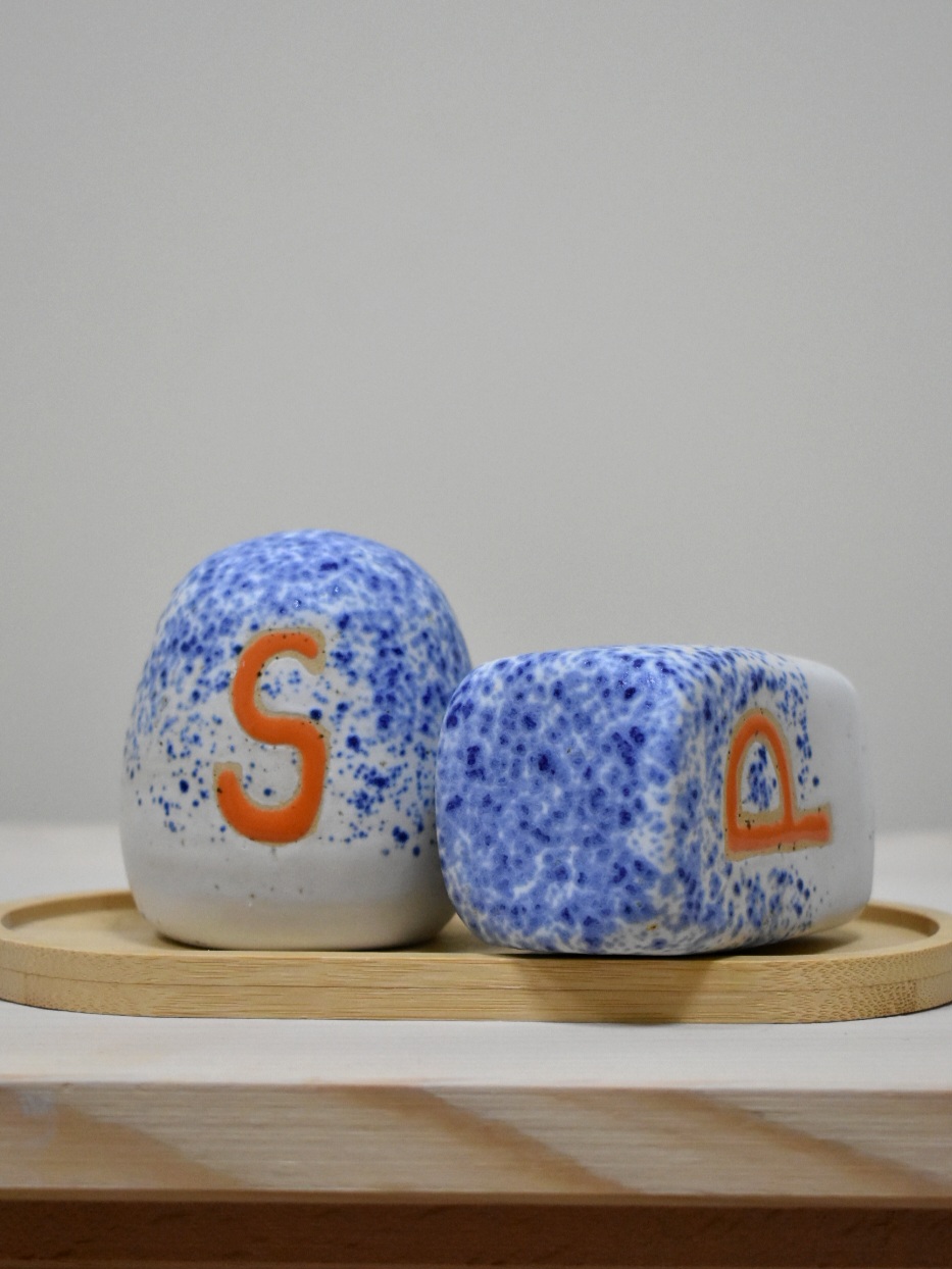 Salt and Pepper Shakers set - Image 4