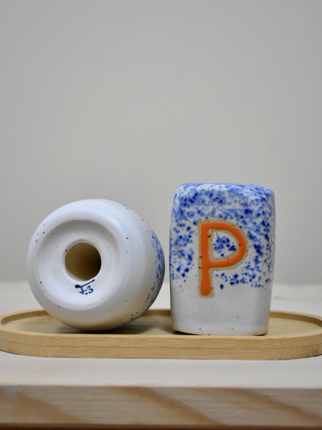 Salt and Pepper Shakers set - Image 6